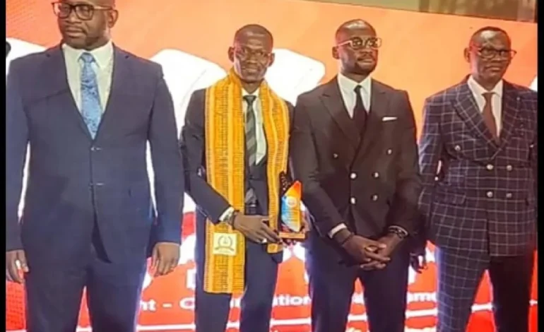 Le Maire de Diabo Marcel Dieto Kouame, reçoit le Grand Prix des Leaders Afrique-Diaspora à Paris